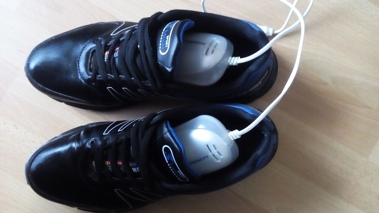 Gerät zur Desinfektion von Schuhen gegen Pilzbefall